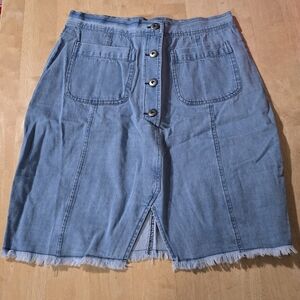 Cupcakes Cashmere Light Wash Denim A Line Button Front Pockets Raw Hem Skirt 4